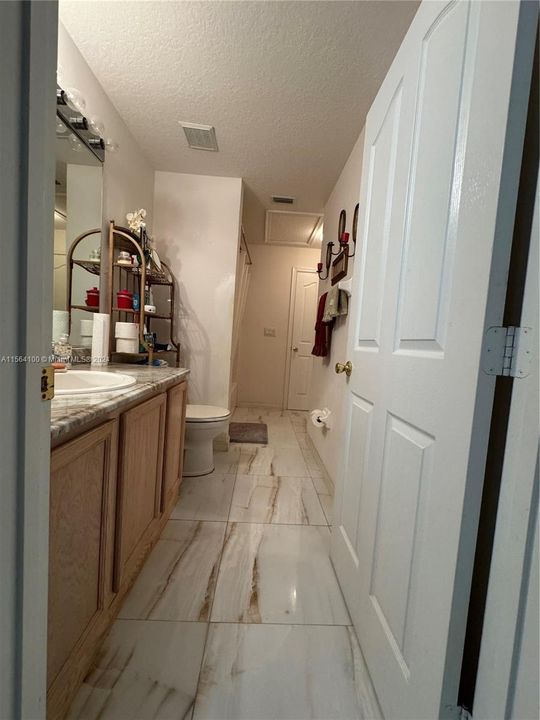 Недавно продано: $395,000 (4 спален, 2 ванн, 1796 Квадратных фут)