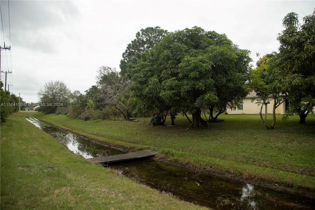 Недавно продано: $395,000 (4 спален, 2 ванн, 1796 Квадратных фут)