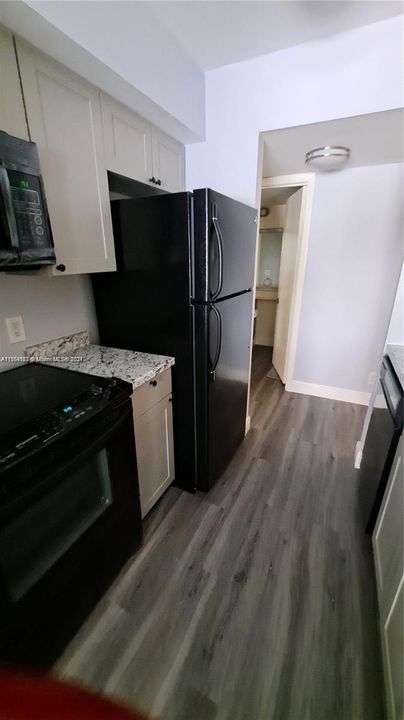 For Rent: $1,950 (1 beds, 1 baths, 695 Square Feet)