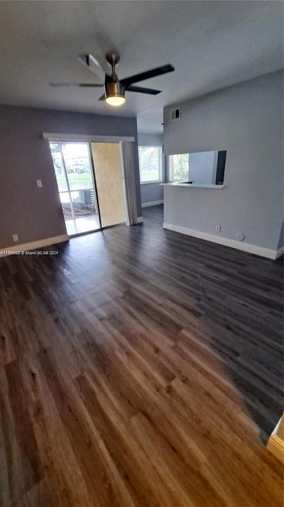 For Rent: $1,900 (1 beds, 1 baths, 695 Square Feet)