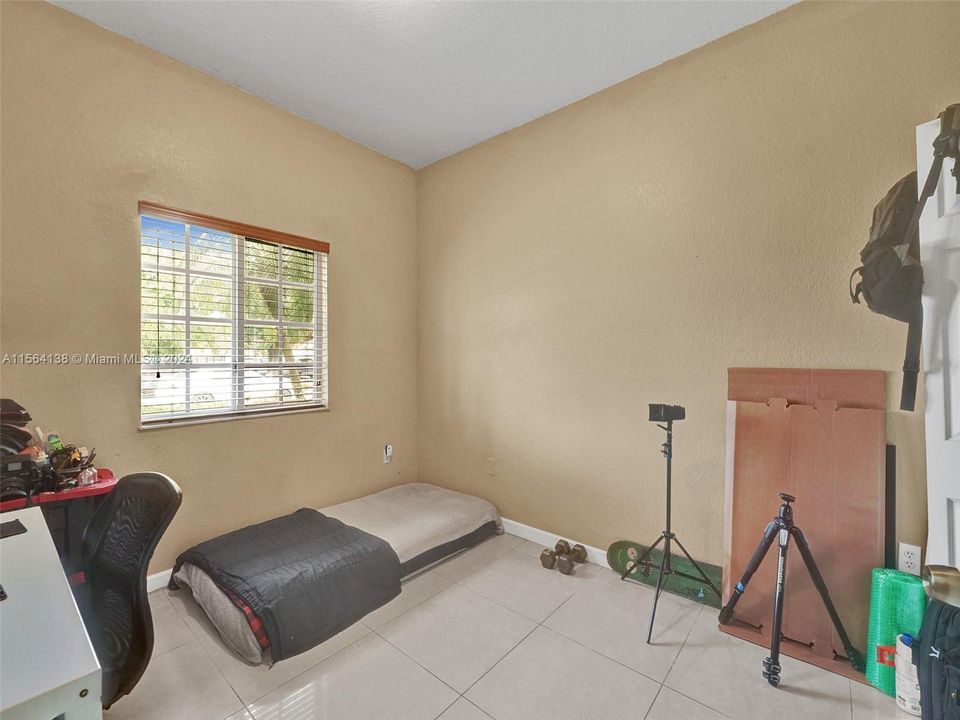 Active With Contract: $600,000 (4 beds, 2 baths, 1667 Square Feet)
