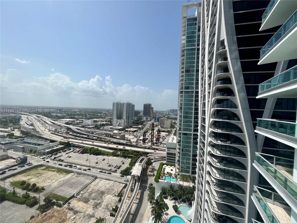 Active With Contract: $795,000 (2 beds, 2 baths, 1237 Square Feet)