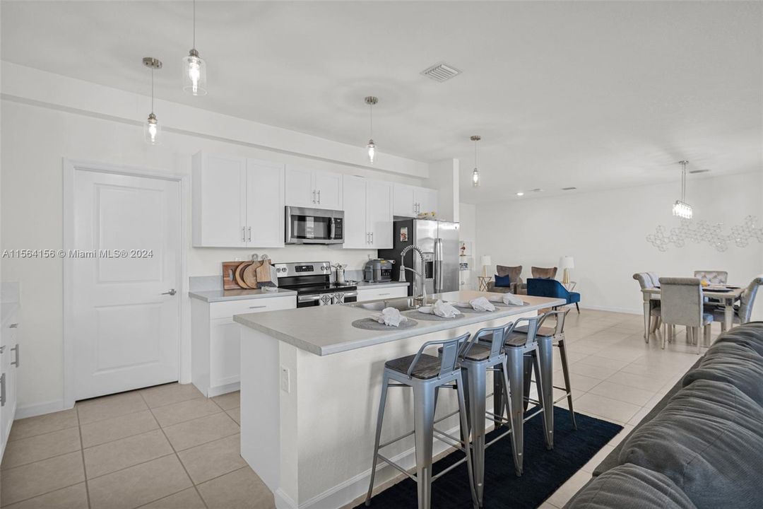 Active With Contract: $650,000 (4 beds, 3 baths, 2929 Square Feet)