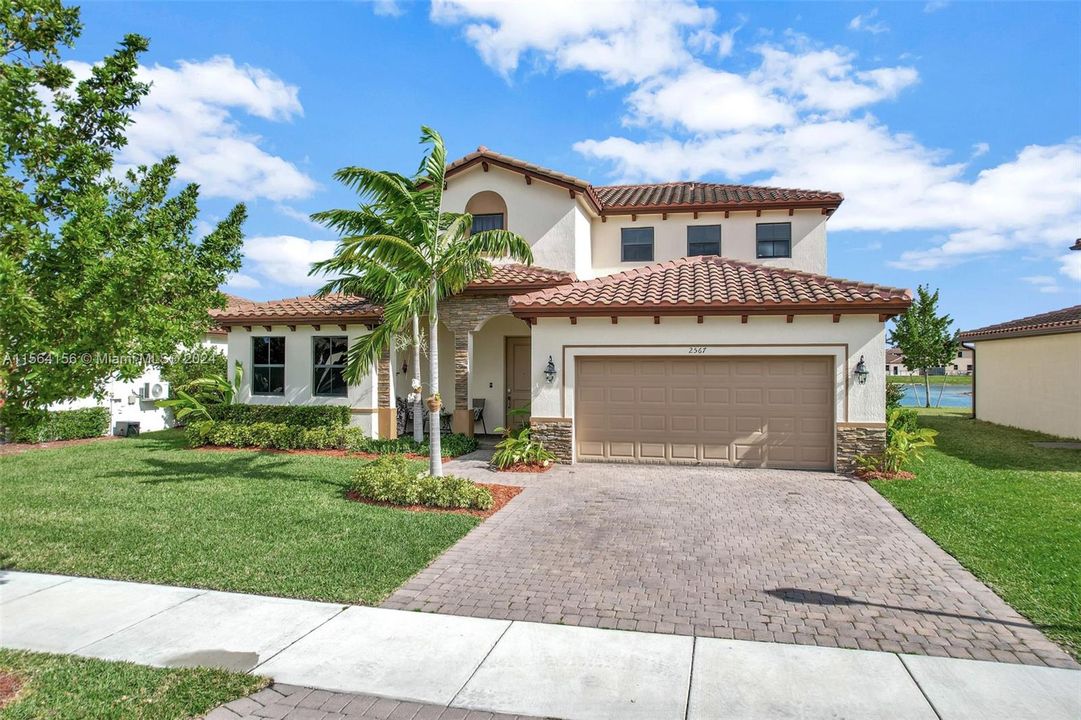Active With Contract: $650,000 (4 beds, 3 baths, 2929 Square Feet)