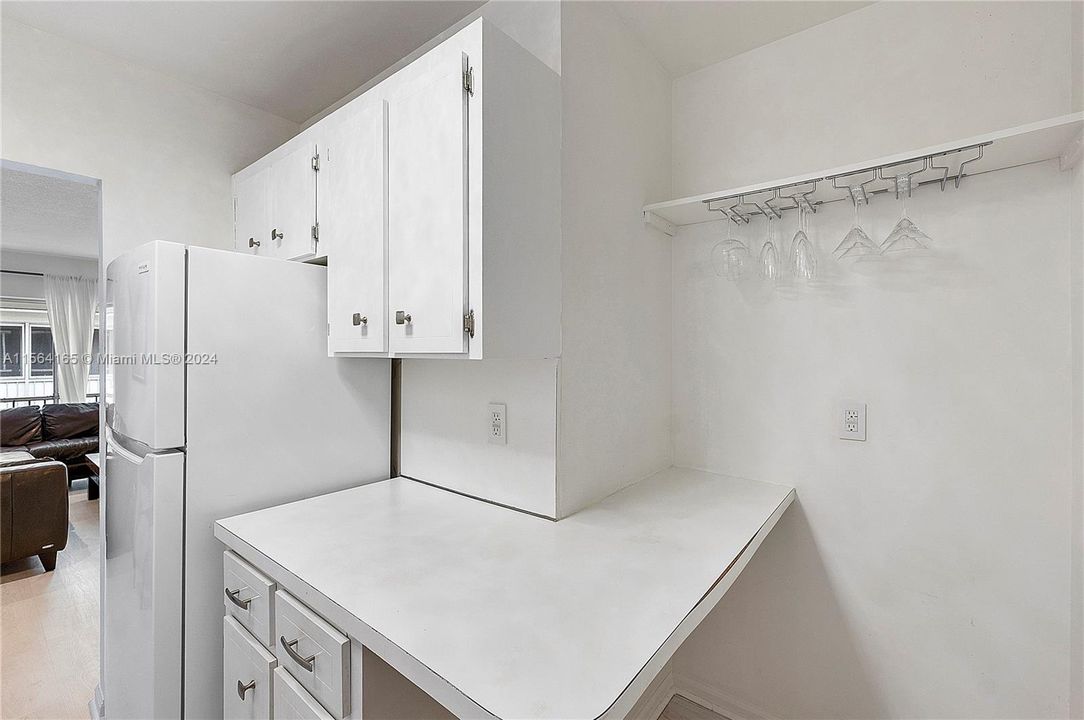 For Sale: $177,500 (1 beds, 1 baths, 756 Square Feet)