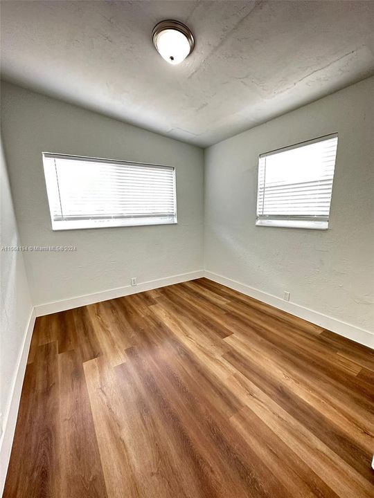 For Rent: $2,000 (2 beds, 1 baths, 700 Square Feet)