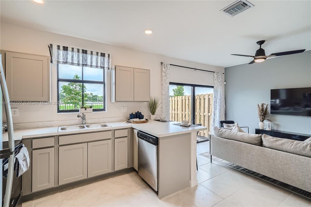 Active With Contract: $470,990 (4 beds, 3 baths, 1582 Square Feet)