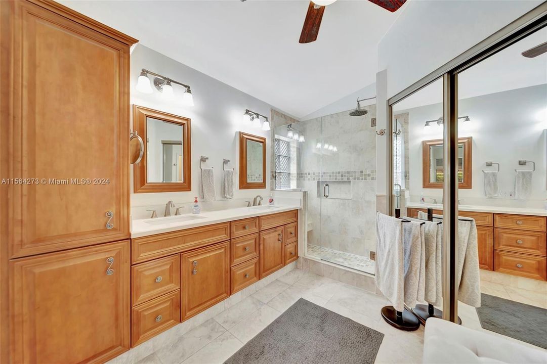 最近售出: $639,900 (3 贝兹, 2 浴室, 1727 平方英尺)