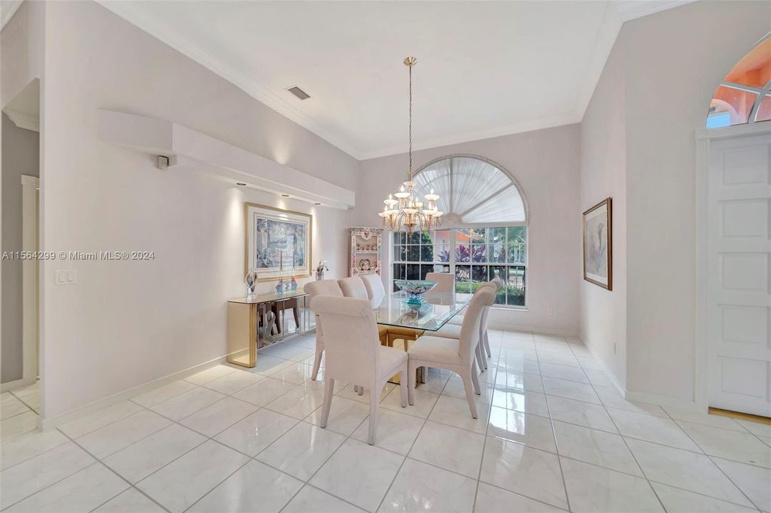 Recently Sold: $1,550,000 (6 beds, 4 baths, 4880 Square Feet)