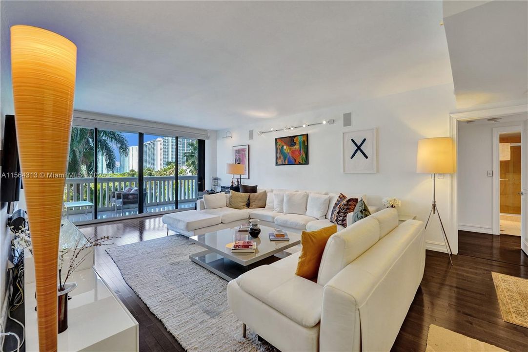 For Sale: $679,000 (2 beds, 2 baths, 1750 Square Feet)