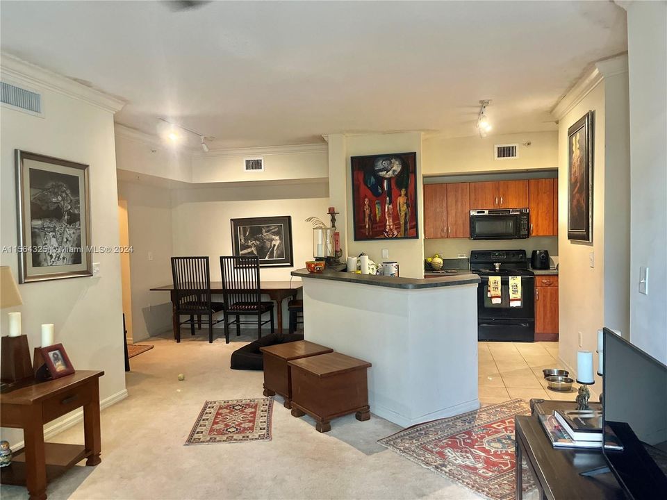 Active With Contract: $417,000 (2 beds, 2 baths, 1002 Square Feet)