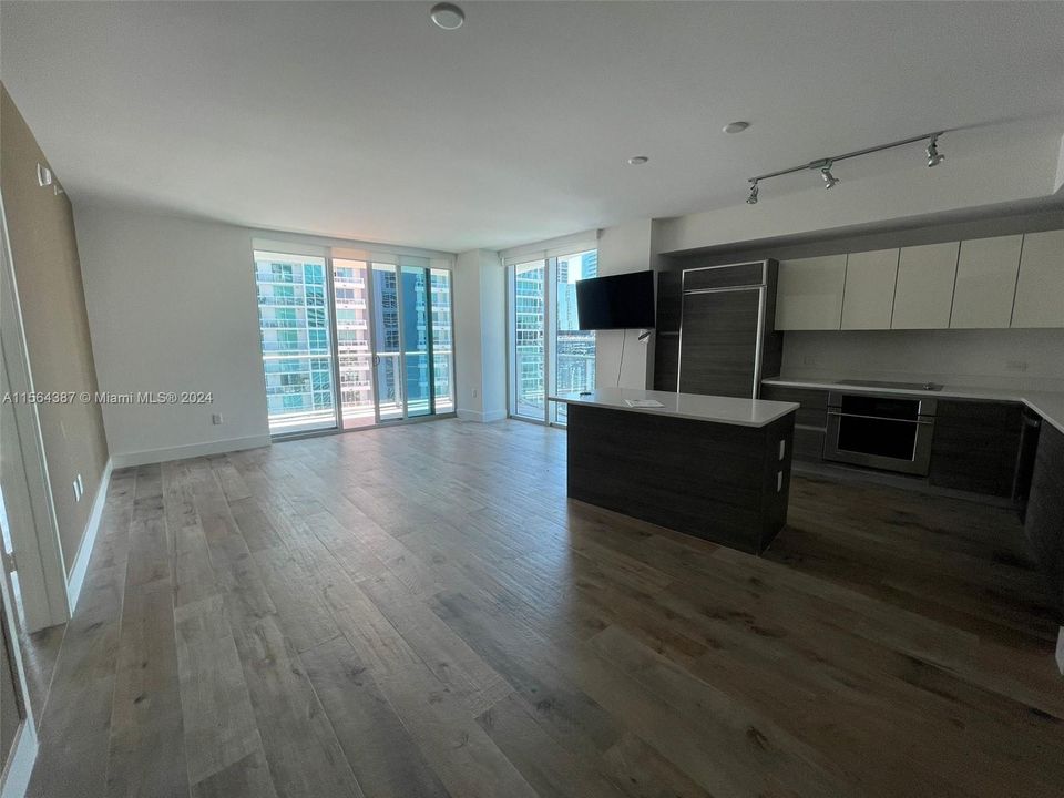 Recently Rented: $4,350 (2 beds, 2 baths, 1167 Square Feet)