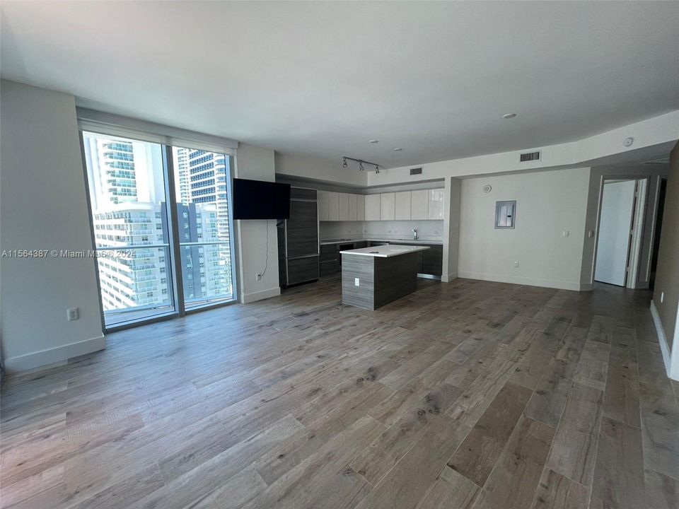 Recently Rented: $4,350 (2 beds, 2 baths, 1167 Square Feet)