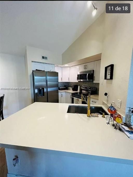 Recently Rented: $2,400 (2 beds, 2 baths, 1065 Square Feet)