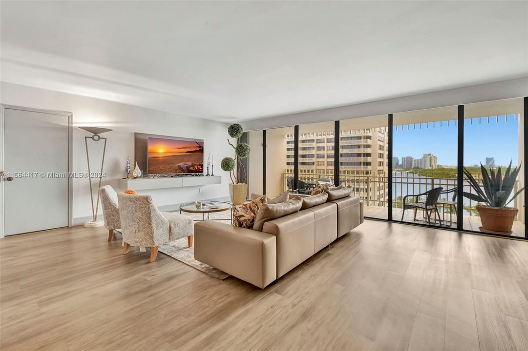 For Sale: $1,400,000 (2 beds, 2 baths, 1642 Square Feet)