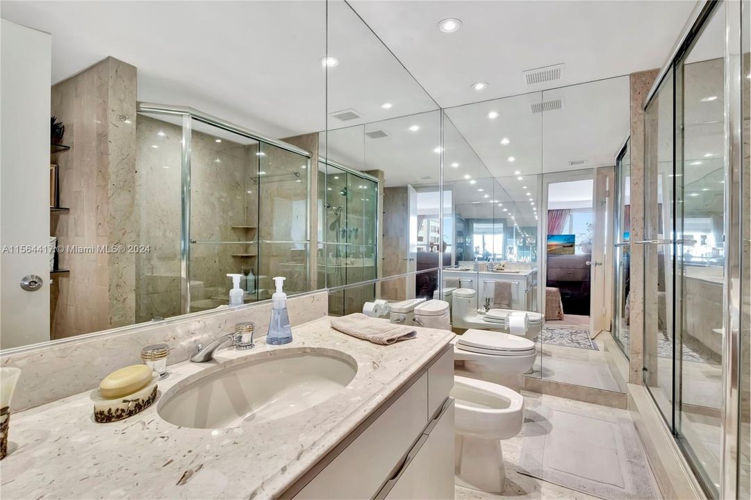 待售: $1,400,000 (2 贝兹, 2 浴室, 1642 平方英尺)