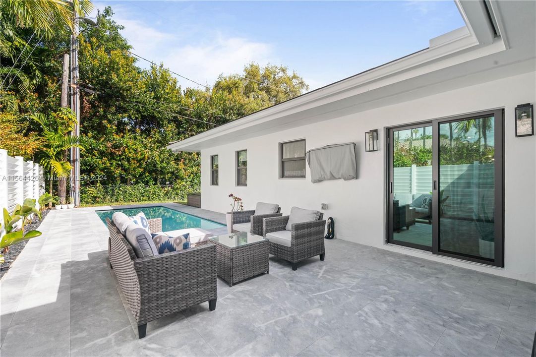 Active With Contract: $2,100,000 (3 beds, 2 baths, 1909 Square Feet)