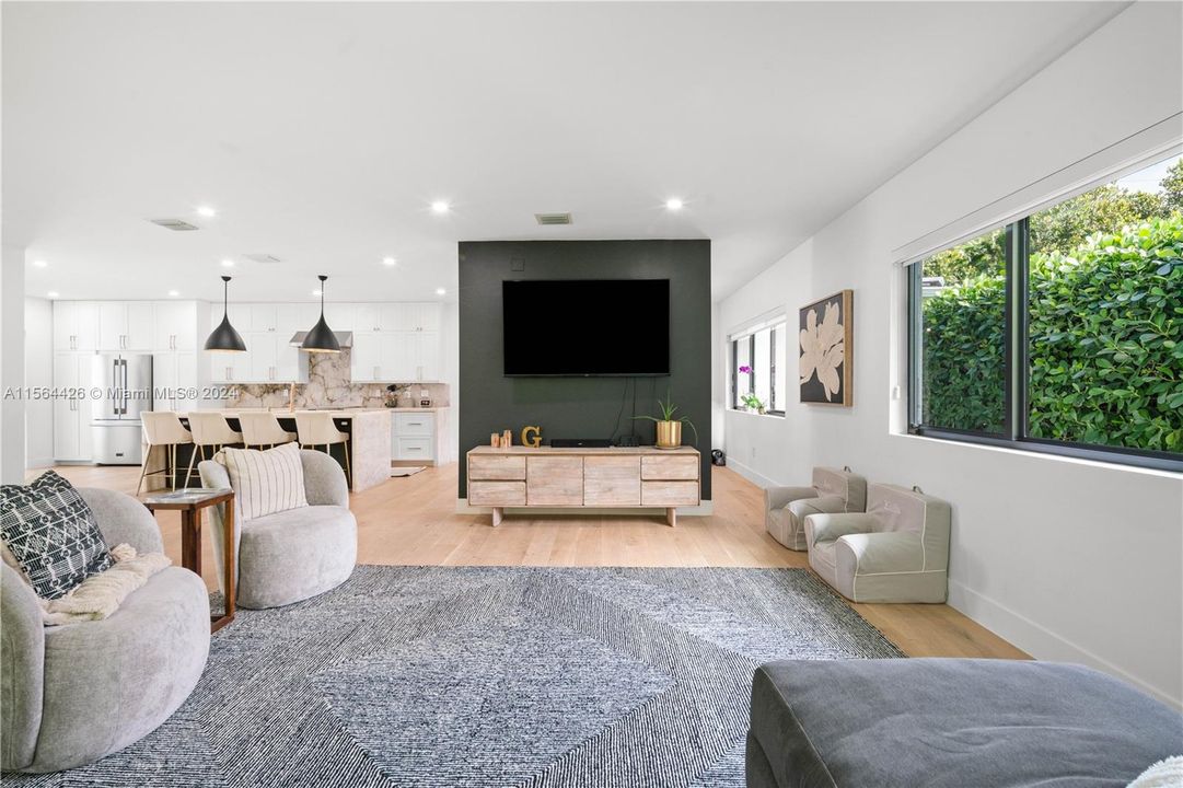 Active With Contract: $2,100,000 (3 beds, 2 baths, 1909 Square Feet)