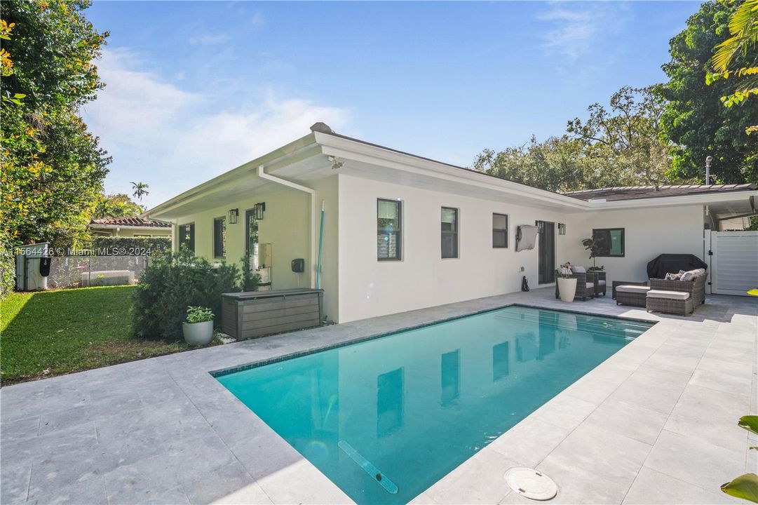 Recently Sold: $2,100,000 (3 beds, 2 baths, 1909 Square Feet)