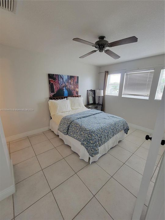 For Rent: $1,200 (1 beds, 1 baths, 1396 Square Feet)