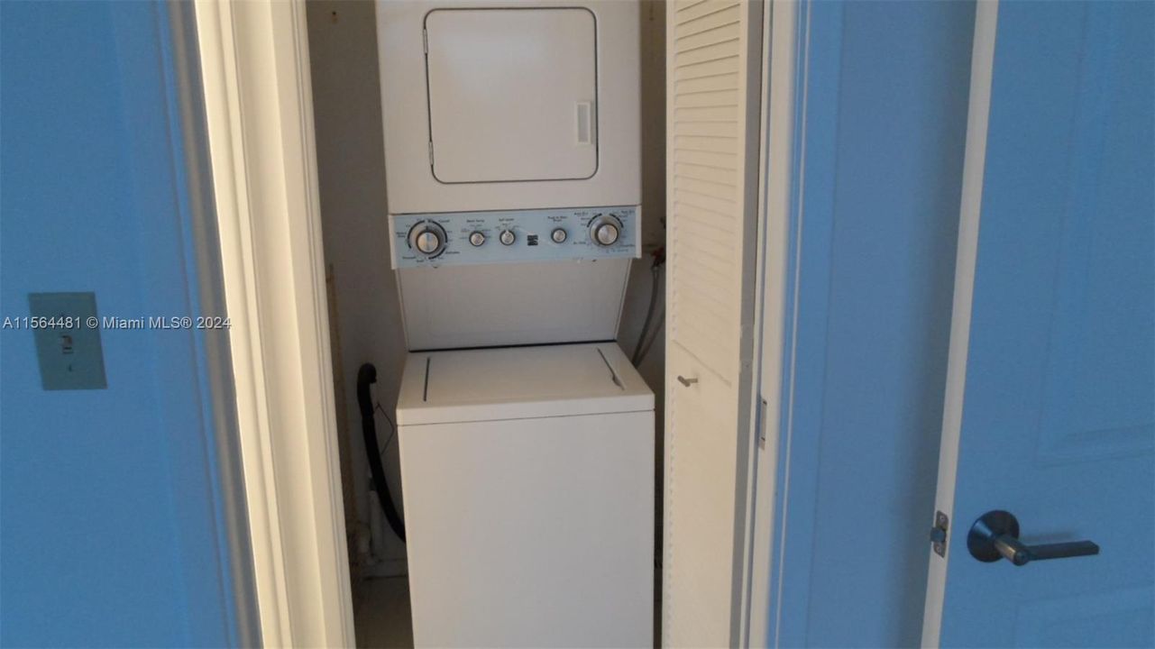 Recently Sold: $247,000 (2 beds, 2 baths, 1064 Square Feet)