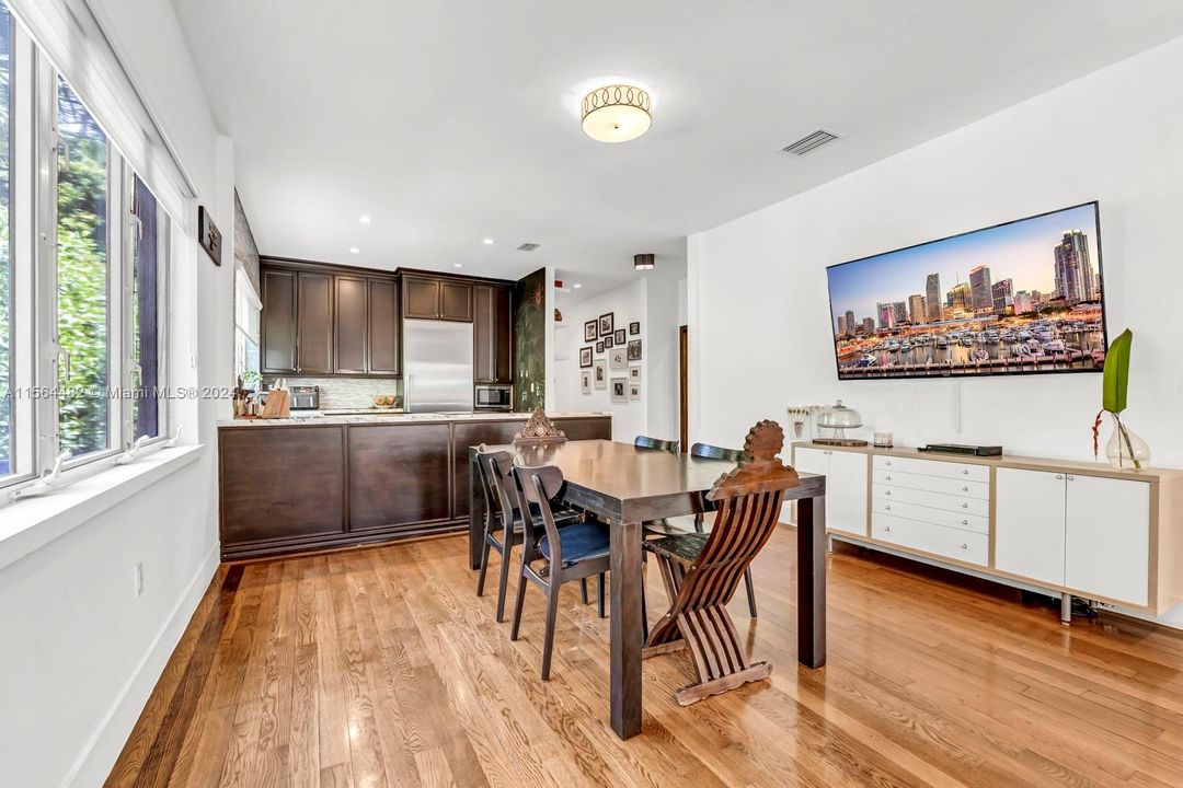 For Sale: $1,875,000 (3 beds, 2 baths, 1874 Square Feet)