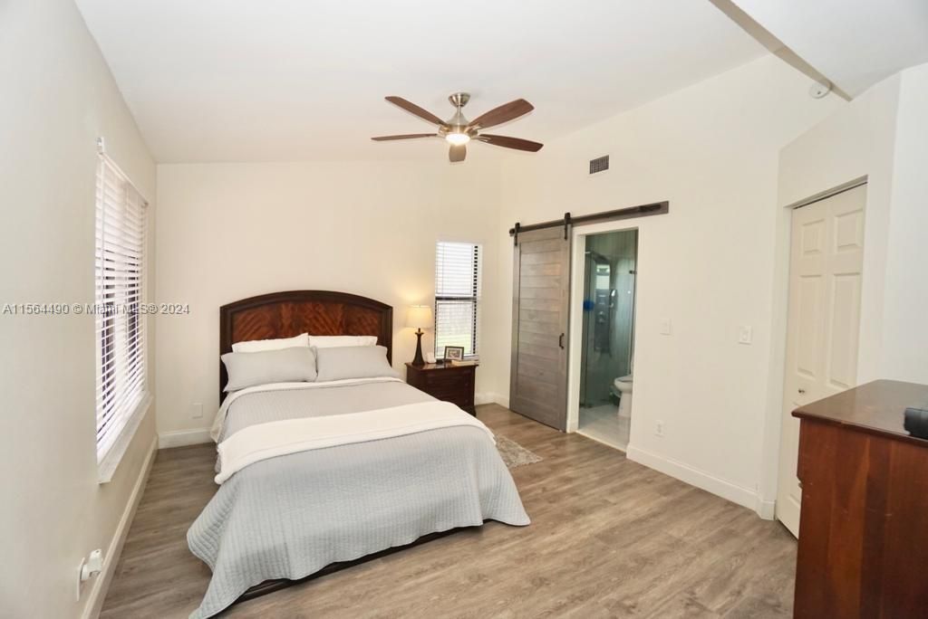 Active With Contract: $3,200 (3 beds, 2 baths, 1211 Square Feet)