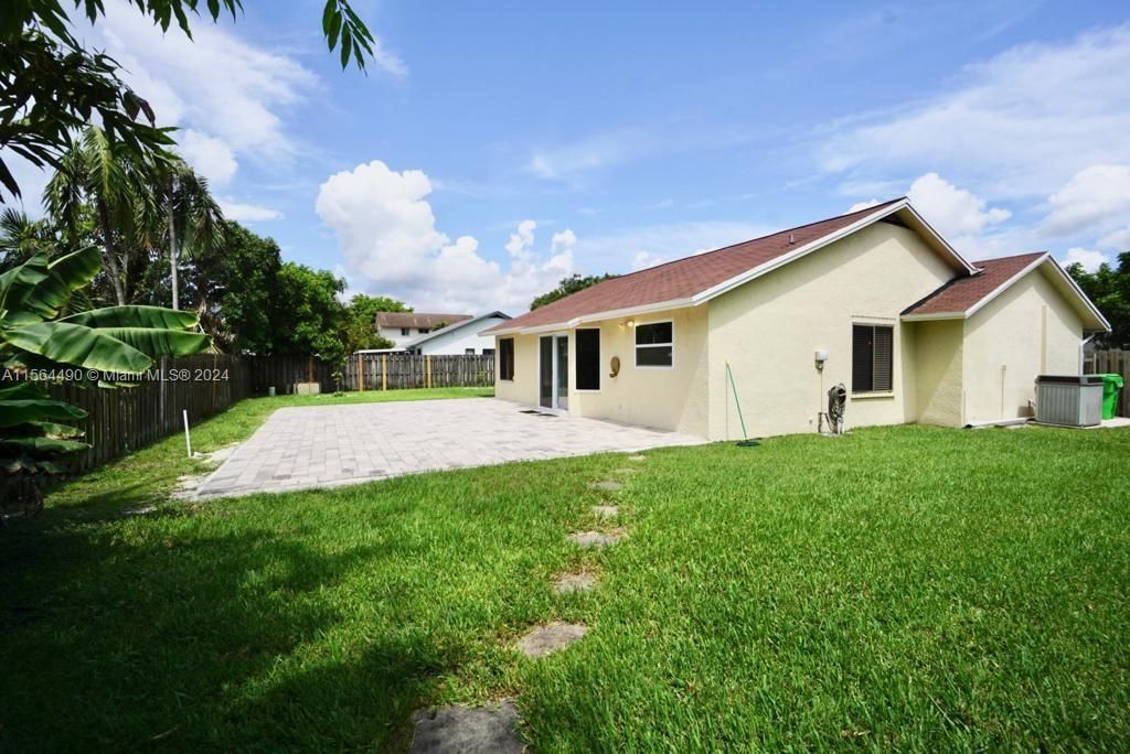 Active With Contract: $3,200 (3 beds, 2 baths, 1211 Square Feet)