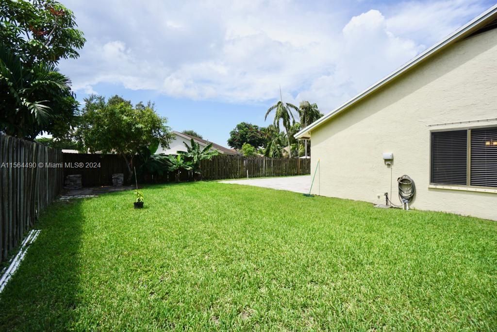 Active With Contract: $3,200 (3 beds, 2 baths, 1211 Square Feet)