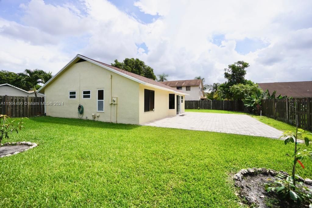 Active With Contract: $3,200 (3 beds, 2 baths, 1211 Square Feet)