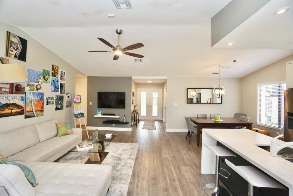 Active With Contract: $3,200 (3 beds, 2 baths, 1211 Square Feet)