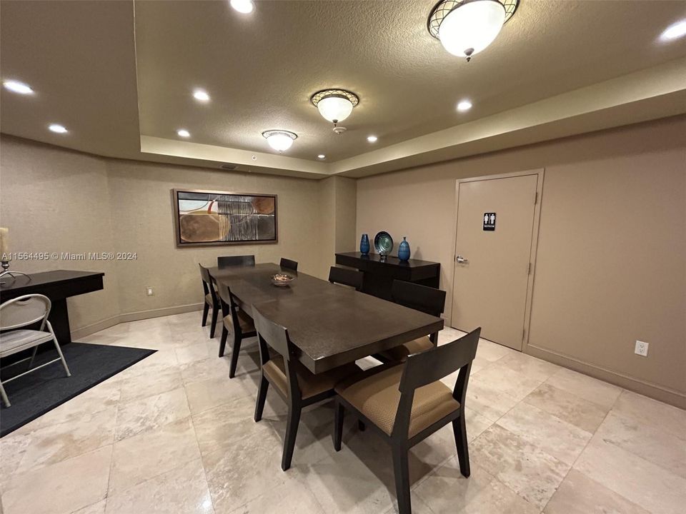 Recently Sold: $525,000 (2 beds, 2 baths, 1023 Square Feet)