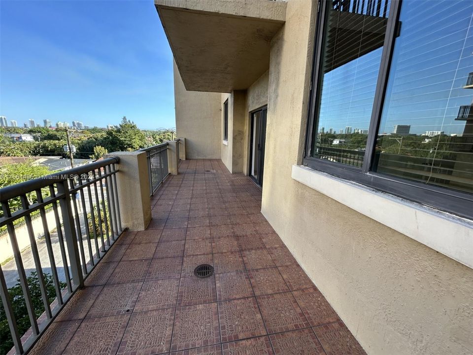 Recently Sold: $525,000 (2 beds, 2 baths, 1023 Square Feet)