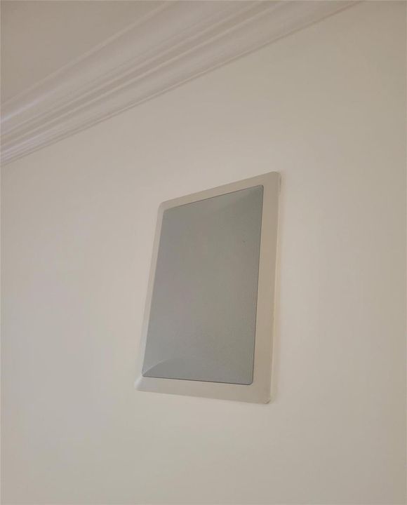LIVING ROOM IN WALL SPEAKERS