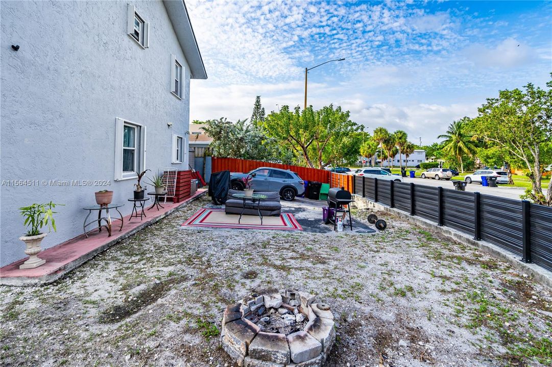For Sale: $550,000 (2 beds, 2 baths, 1250 Square Feet)