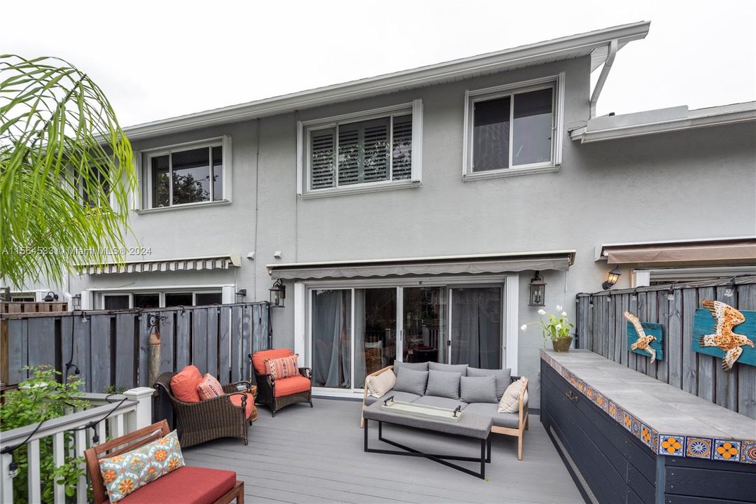 For Sale: $589,000 (2 beds, 2 baths, 1172 Square Feet)