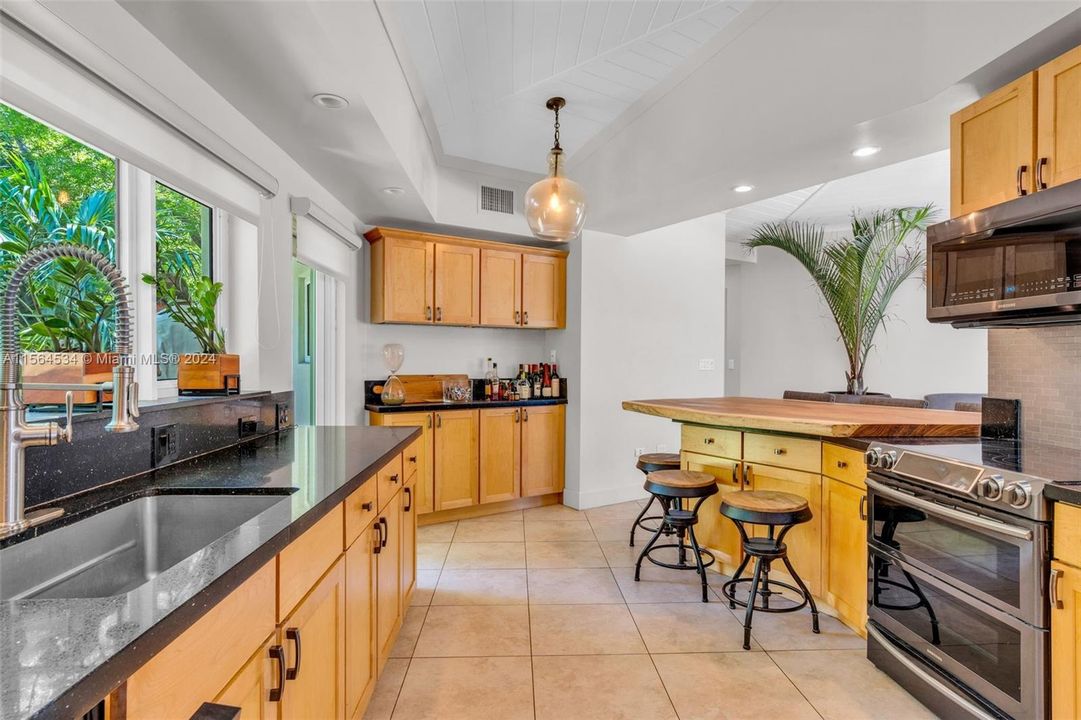 Recently Sold: $969,000 (3 beds, 2 baths, 1709 Square Feet)