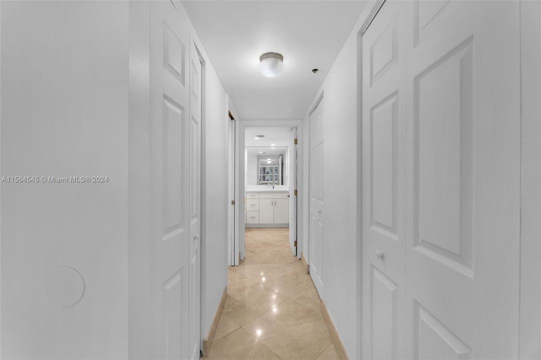 Active With Contract: $3,000 (1 beds, 1 baths, 1067 Square Feet)