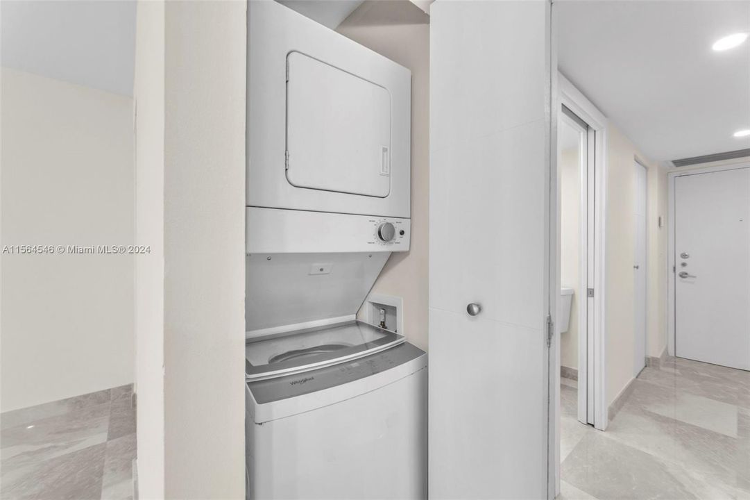 For Rent: $3,250 (1 beds, 1 baths, 1094 Square Feet)