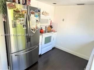 For Rent: $4,250 (3 beds, 2 baths, 1641 Square Feet)