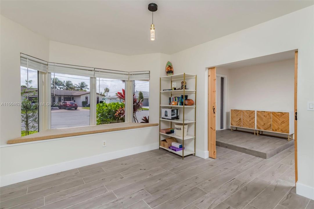 Active With Contract: $1,599,000 (3 beds, 3 baths, 1938 Square Feet)