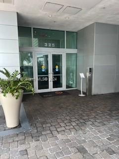 Recently Rented: $4,100 (2 beds, 2 baths, 1227 Square Feet)