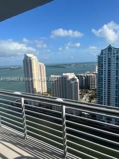 Recently Rented: $4,100 (2 beds, 2 baths, 1227 Square Feet)