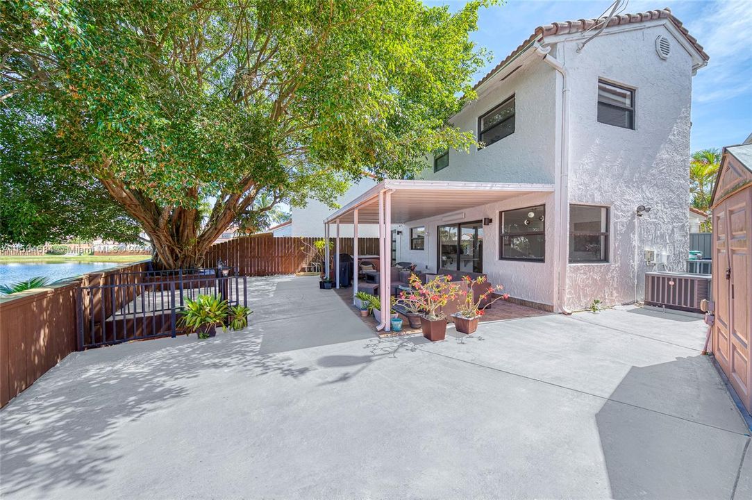 Active With Contract: $680,000 (3 beds, 2 baths, 1940 Square Feet)