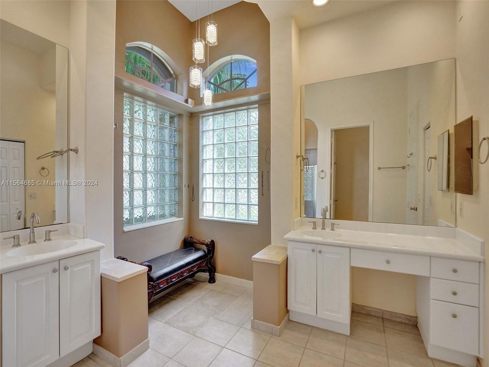 Double vanities with a dressing area