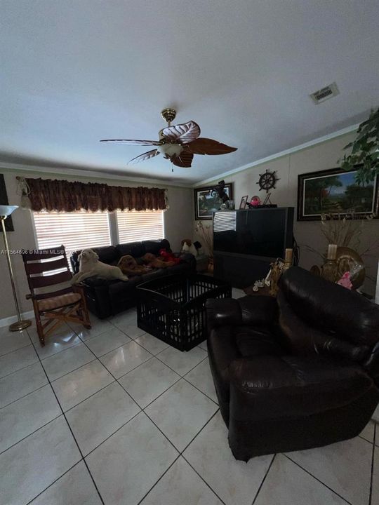 For Sale: $137,000 (3 beds, 2 baths, 1024 Square Feet)