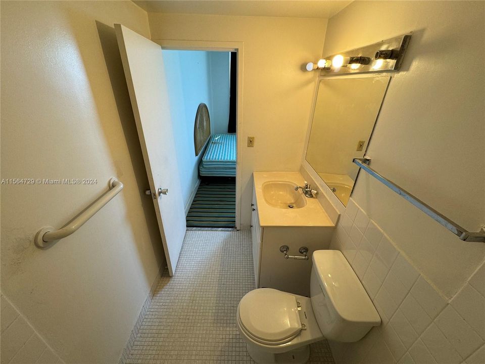 合同活跃: $424,900 (2 贝兹, 2 浴室, 990 平方英尺)