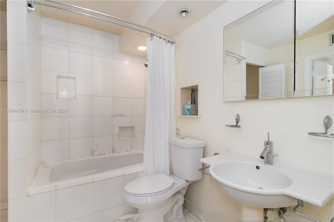 Recently Rented: $2,850 (1 beds, 1 baths, 659 Square Feet)