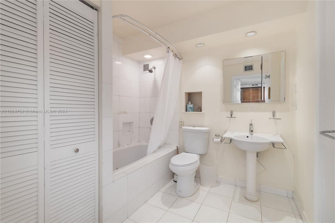 Recently Rented: $2,850 (1 beds, 1 baths, 659 Square Feet)