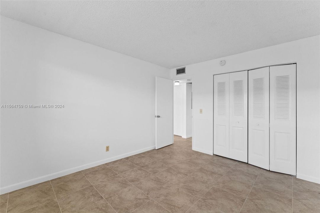 Active With Contract: $130,000 (2 beds, 1 baths, 798 Square Feet)